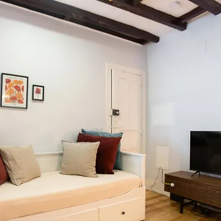 Апартаменты Charming 3-bedroom Retreat In The Heart Of Лиссабон