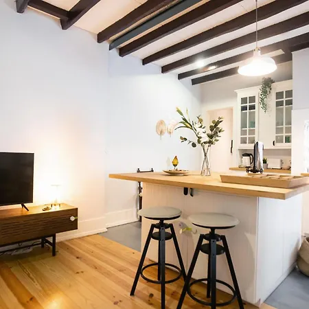 Charming 3-bedroom Retreat In The Heart Of *