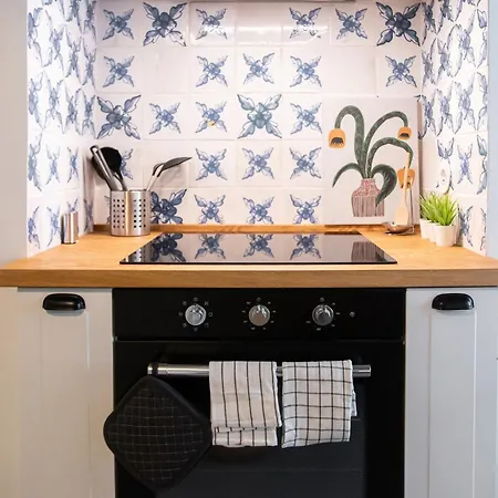 Апартаменты Charming 3-bedroom Retreat In The Heart Of Лиссабон