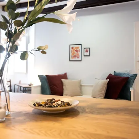 Апартаменты Charming 3-bedroom Retreat In The Heart Of Лиссабон
