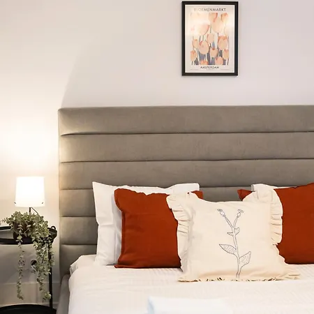Charming 3-bedroom Retreat In The Heart Of *