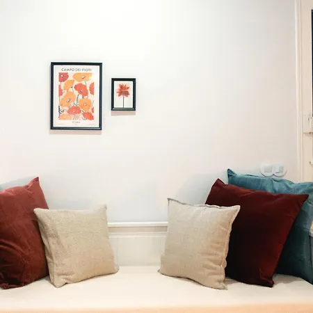 Apartment Charming 3-bedroom Retreat In The Heart Of