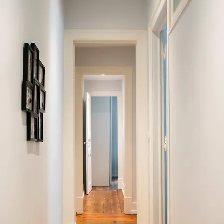 Charming 3-bedroom Retreat In The Heart Of * Лиссабон
