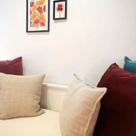 Апартаменты Charming 3-bedroom Retreat In The Heart Of Лиссабон