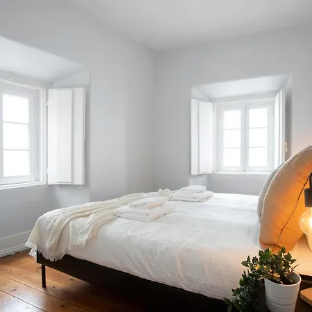 Апартаменты Charming 3-bedroom Retreat In The Heart Of Лиссабон