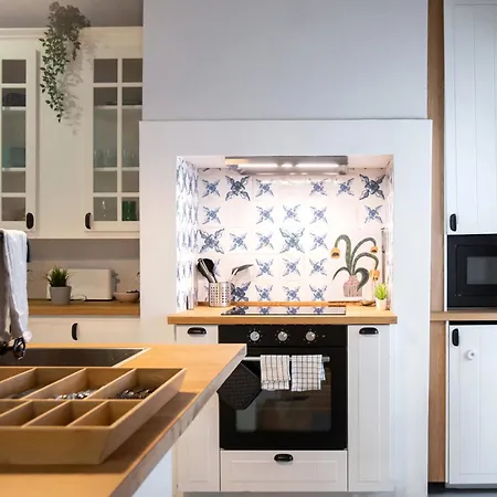 Charming 3-bedroom Retreat In The Heart Of Лиссабон