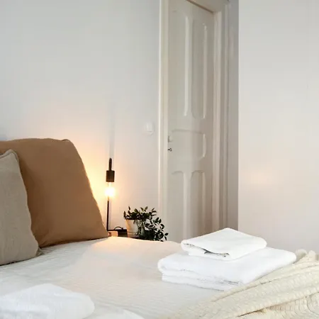 Charming 3-bedroom Retreat In The Heart Of *
